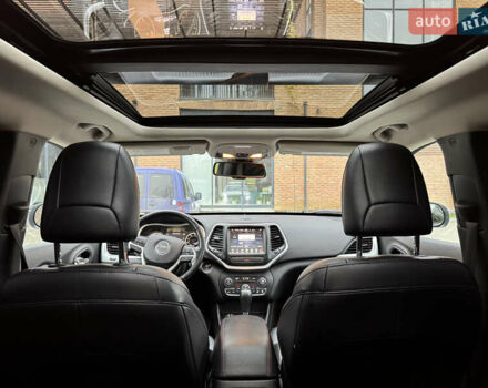 Білий Джип Cherokee, об'ємом двигуна 3.24 л та пробігом 185 тис. км за 16000 $, фото 16 на Automoto.ua