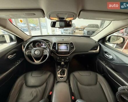 Джип Чероки 2015 в Черновцах на Automoto.ua Белый Джип Чероки, объемом двигателя 2.36 л и пробегом 123 тыс. км за 12990 $, фото 29 на Automoto.ua