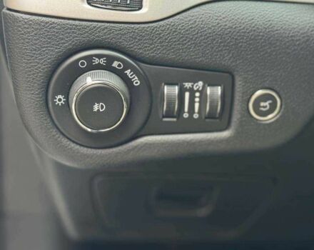 Білий Джип Cherokee, об'ємом двигуна 2.4 л та пробігом 48 тис. км за 15500 $, фото 8 на Automoto.ua