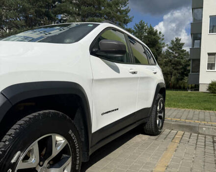 Белый Джип Чероки, объемом двигателя 3.24 л и пробегом 175 тыс. км за 16000 $, фото 5 на Automoto.ua