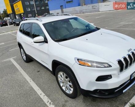 Джип Cherokee 2015 у Києві на Automoto.ua Білий Джип Cherokee, об'ємом двигуна 3.24 л та пробігом 148 тис. км за 13800 $, фото 6 на Automoto.ua