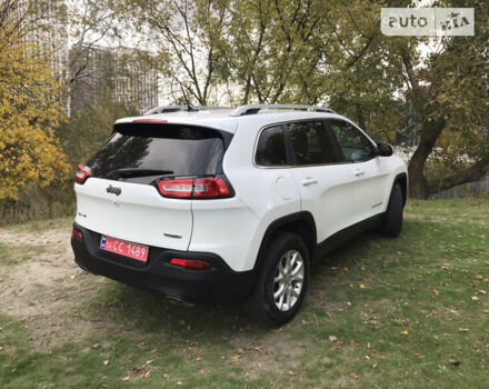 Джип Чероки 2015 в Киеве на Automoto.ua Белый Джип Чероки, объемом двигателя 3.24 л и пробегом 100 тыс. км за 15200 $, фото 20 на Automoto.ua