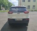 Белый Джип Чероки, объемом двигателя 2.36 л и пробегом 179 тыс. км за 13000 $, фото 6 на Automoto.ua