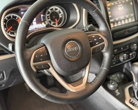 Джип Чероки 2015 в Черновцах на Automoto.ua Белый Джип Чероки, объемом двигателя 2.36 л и пробегом 123 тыс. км за 12990 $, фото 37 на Automoto.ua