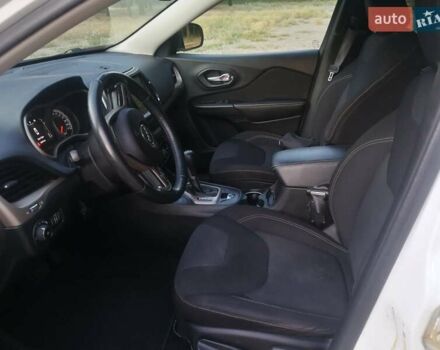 Білий Джип Cherokee, об'ємом двигуна 2.4 л та пробігом 202 тис. км за 12200 $, фото 13 на Automoto.ua