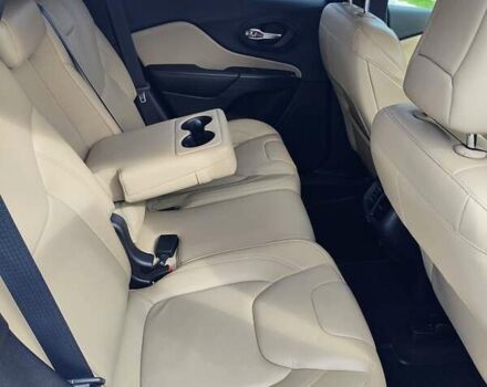 Джип Cherokee 2015 у Києві на Automoto.ua Білий Джип Cherokee, об'ємом двигуна 3.24 л та пробігом 148 тис. км за 13800 $, фото 11 на Automoto.ua