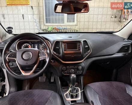 Белый Джип Чероки, объемом двигателя 3.24 л и пробегом 192 тыс. км за 13700 $, фото 12 на Automoto.ua