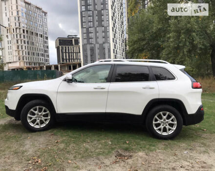 Джип Чероки 2015 в Киеве на Automoto.ua Белый Джип Чероки, объемом двигателя 3.24 л и пробегом 100 тыс. км за 15200 $, фото 24 на Automoto.ua
