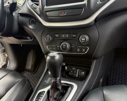 Белый Джип Чероки, объемом двигателя 3.24 л и пробегом 175 тыс. км за 16000 $, фото 32 на Automoto.ua