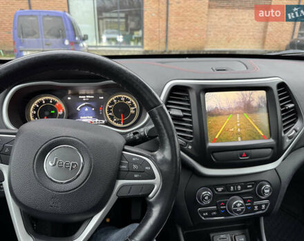 Білий Джип Cherokee, об'ємом двигуна 3.24 л та пробігом 185 тис. км за 16000 $, фото 14 на Automoto.ua