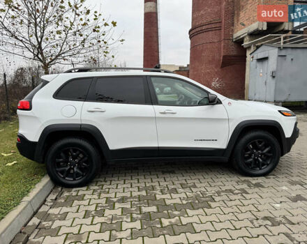 Білий Джип Cherokee, об'ємом двигуна 3.24 л та пробігом 185 тис. км за 16000 $, фото 5 на Automoto.ua