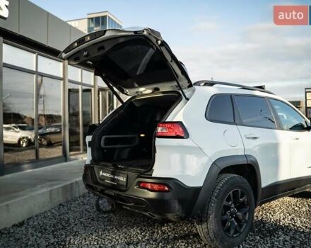 Белый Джип Чероки, объемом двигателя 3.24 л и пробегом 186 тыс. км за 17900 $, фото 6 на Automoto.ua