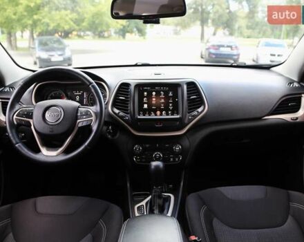 Білий Джип Cherokee, об'ємом двигуна 2.36 л та пробігом 163 тис. км за 15500 $, фото 13 на Automoto.ua