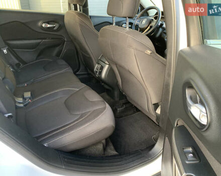 Білий Джип Cherokee, об'ємом двигуна 2.36 л та пробігом 297 тис. км за 9650 $, фото 22 на Automoto.ua