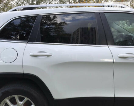 Джип Чероки 2015 в Киеве на Automoto.ua Белый Джип Чероки, объемом двигателя 3.24 л и пробегом 100 тыс. км за 15200 $, фото 13 на Automoto.ua