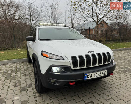 Білий Джип Cherokee, об'ємом двигуна 3.24 л та пробігом 185 тис. км за 16000 $, фото 3 на Automoto.ua