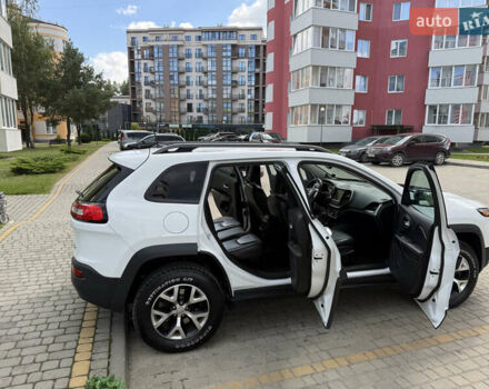 Белый Джип Чероки, объемом двигателя 3.24 л и пробегом 175 тыс. км за 16000 $, фото 8 на Automoto.ua