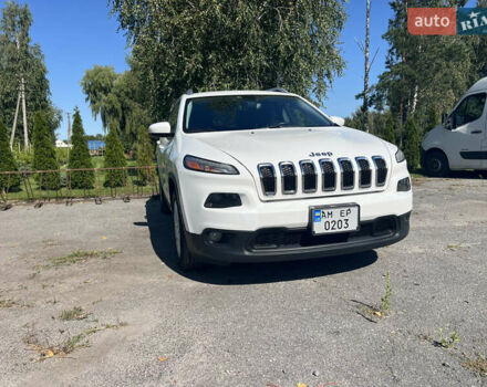 Білий Джип Cherokee, об'ємом двигуна 3.2 л та пробігом 255 тис. км за 13200 $, фото 2 на Automoto.ua