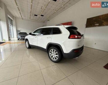 Джип Чероки 2015 в Черновцах на Automoto.ua Белый Джип Чероки, объемом двигателя 2.36 л и пробегом 123 тыс. км за 12990 $, фото 17 на Automoto.ua
