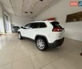 Джип Чероки 2015 в Черновцах на Automoto.ua Белый Джип Чероки, объемом двигателя 2.36 л и пробегом 123 тыс. км за 12990 $, фото 17 на Automoto.ua