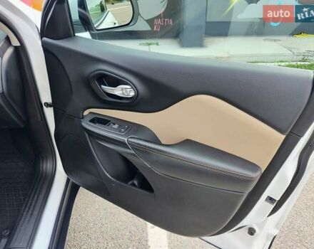 Джип Cherokee 2015 у Києві на Automoto.ua Білий Джип Cherokee, об'ємом двигуна 3.24 л та пробігом 148 тис. км за 13800 $, фото 18 на Automoto.ua