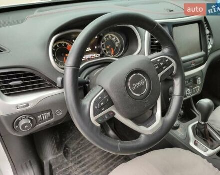 Белый Джип Чероки, объемом двигателя 3.2 л и пробегом 70 тыс. км за 21500 $, фото 26 на Automoto.ua