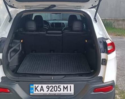 Білий Джип Cherokee, об'ємом двигуна 2.36 л та пробігом 161 тис. км за 16000 $, фото 8 на Automoto.ua
