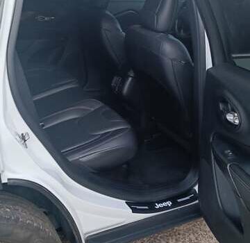 Білий Джип Cherokee, об'ємом двигуна 2.36 л та пробігом 161 тис. км за 16000 $, фото 14 на Automoto.ua