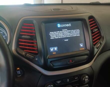 Білий Джип Cherokee, об'ємом двигуна 2.36 л та пробігом 240 тис. км за 14000 $, фото 9 на Automoto.ua