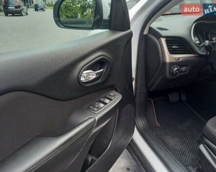 Белый Джип Чероки, объемом двигателя 2.36 л и пробегом 197 тыс. км за 12899 $, фото 44 на Automoto.ua