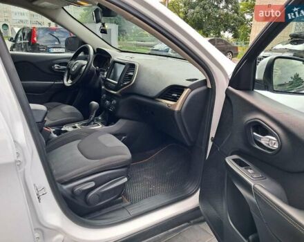 Белый Джип Чероки, объемом двигателя 2.36 л и пробегом 197 тыс. км за 12899 $, фото 38 на Automoto.ua