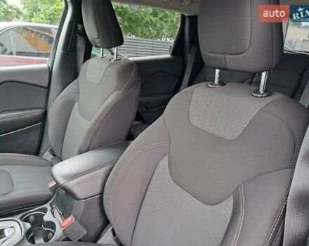 Белый Джип Чероки, объемом двигателя 2.36 л и пробегом 197 тыс. км за 12899 $, фото 35 на Automoto.ua