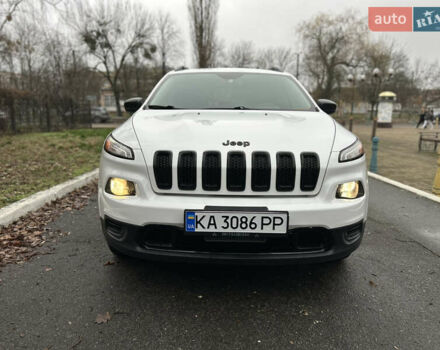 Белый Джип Чероки, объемом двигателя 2.36 л и пробегом 118 тыс. км за 13999 $, фото 1 на Automoto.ua