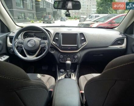 Белый Джип Чероки, объемом двигателя 2.36 л и пробегом 197 тыс. км за 12899 $, фото 49 на Automoto.ua