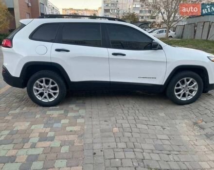 Белый Джип Чероки, объемом двигателя 2.36 л и пробегом 123 тыс. км за 12000 $, фото 3 на Automoto.ua