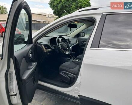 Белый Джип Чероки, объемом двигателя 2.36 л и пробегом 197 тыс. км за 12899 $, фото 39 на Automoto.ua