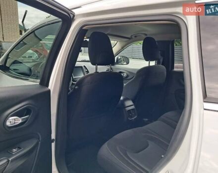 Белый Джип Чероки, объемом двигателя 2.36 л и пробегом 197 тыс. км за 12899 $, фото 37 на Automoto.ua