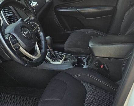 Білий Джип Cherokee, об'ємом двигуна 3.2 л та пробігом 136 тис. км за 14500 $, фото 6 на Automoto.ua