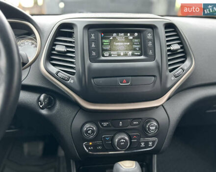 Белый Джип Чероки, объемом двигателя 2.36 л и пробегом 118 тыс. км за 13999 $, фото 16 на Automoto.ua