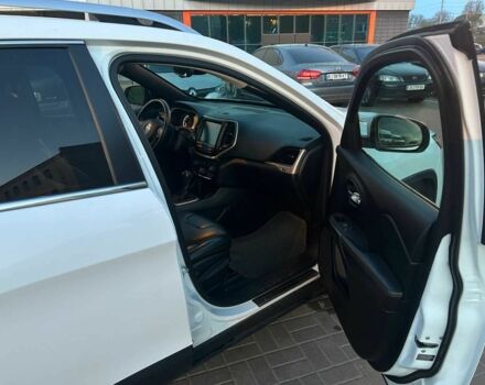 Білий Джип Cherokee, об'ємом двигуна 2.4 л та пробігом 150 тис. км за 14500 $, фото 11 на Automoto.ua