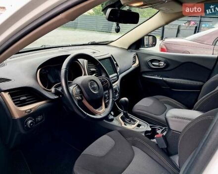 Белый Джип Чероки, объемом двигателя 2.36 л и пробегом 197 тыс. км за 12899 $, фото 19 на Automoto.ua