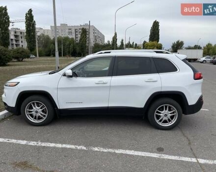 Білий Джип Cherokee, об'ємом двигуна 2.36 л та пробігом 180 тис. км за 12800 $, фото 3 на Automoto.ua