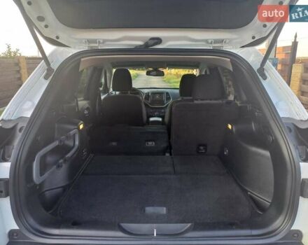 Белый Джип Чероки, объемом двигателя 3.24 л и пробегом 142 тыс. км за 13500 $, фото 2 на Automoto.ua