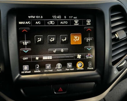 Білий Джип Cherokee, об'ємом двигуна 2.36 л та пробігом 155 тис. км за 13900 $, фото 19 на Automoto.ua