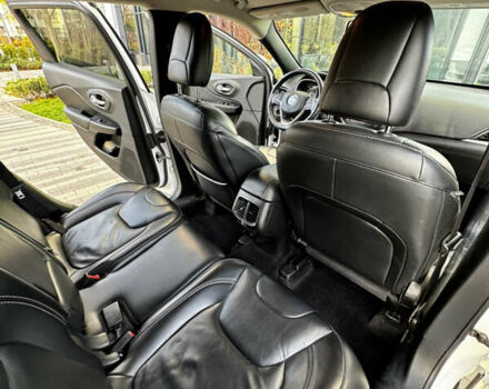 Білий Джип Cherokee, об'ємом двигуна 2.36 л та пробігом 155 тис. км за 13900 $, фото 17 на Automoto.ua