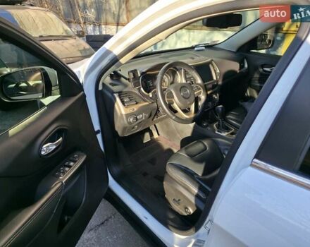 Белый Джип Чероки, объемом двигателя 2.36 л и пробегом 109 тыс. км за 16600 $, фото 5 на Automoto.ua