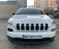 Белый Джип Чероки, объемом двигателя 2.36 л и пробегом 123 тыс. км за 12000 $, фото 1 на Automoto.ua
