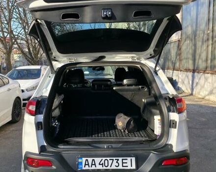 Білий Джип Cherokee, об'ємом двигуна 2.36 л та пробігом 109 тис. км за 17100 $, фото 8 на Automoto.ua