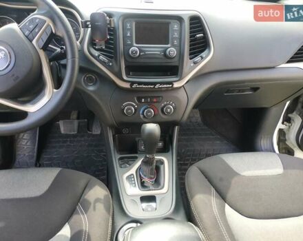 Белый Джип Чероки, объемом двигателя 2.36 л и пробегом 153 тыс. км за 13700 $, фото 32 на Automoto.ua