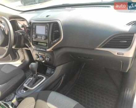 Белый Джип Чероки, объемом двигателя 2.36 л и пробегом 153 тыс. км за 13700 $, фото 29 на Automoto.ua